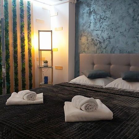 Anelisse Apartments เอโฟริเอนอร์ด ภายนอก รูปภาพ